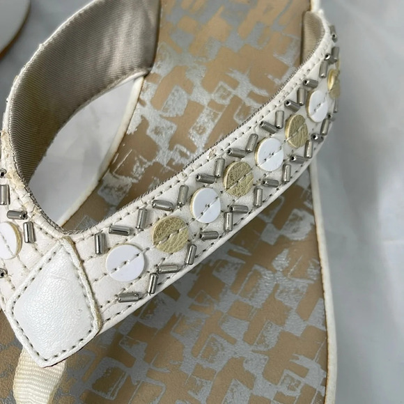 CLARKS Platform Wedge Thong Sandals White Beaded Vegan Leather Boho Size 11 - Picture 3 of 12
